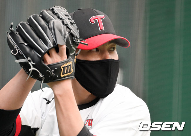 LG에서 새 출발을 하는 김진성이 투구를 하고 있다.   2022.02.04 /  soul1014@osen.co.kr