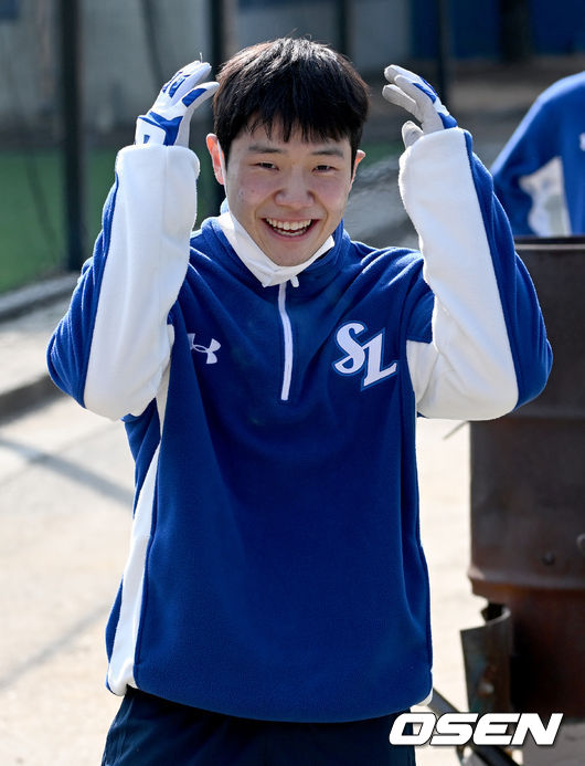 4일 오전 경북 경산시 삼성 라이온즈 볼파크에서 삼성 라이온즈의 스프링캠프가 진행됐다.삼성 김지찬이 러닝 훈련을 하고 있다. 2022.02.04 /ksl0919@osen.co.kr