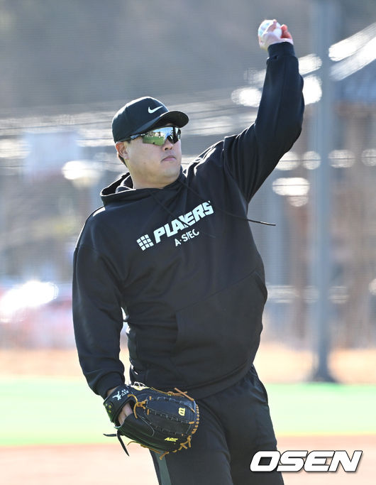 토론토 류현진이 캐치볼을 하고 있다. 2022.02.03 /sunday@osen.co.kr
