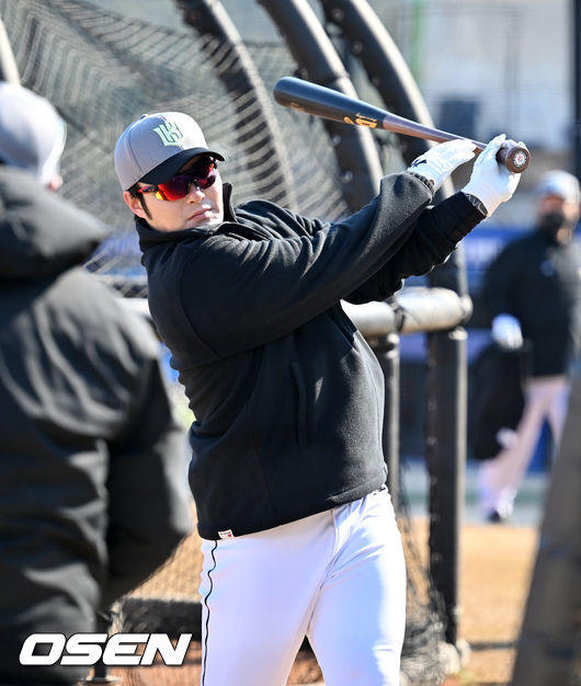 KT 박병호가 배팅볼을 치고 있다. 2022.02.04 /rumi@osen.co.kr