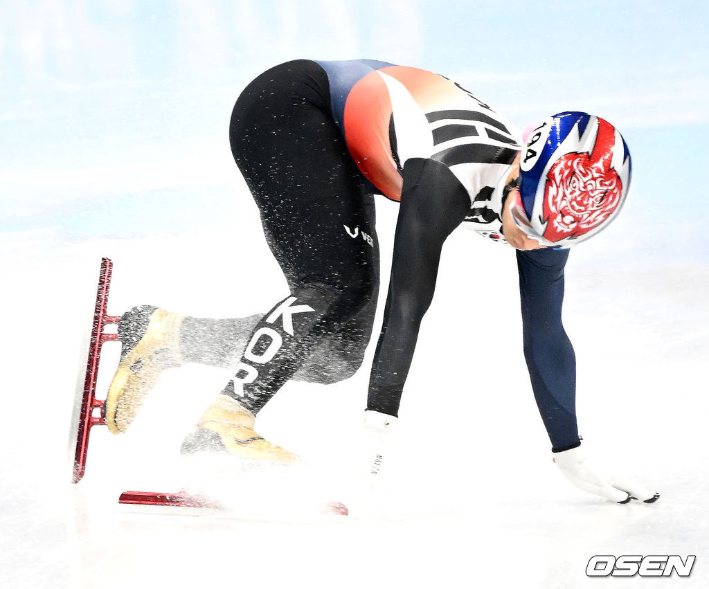 쇼트트랙 곽윤기가 훈련 중 넘어지고 있다. 2022.02.06 /jpnews@osen.co.kr