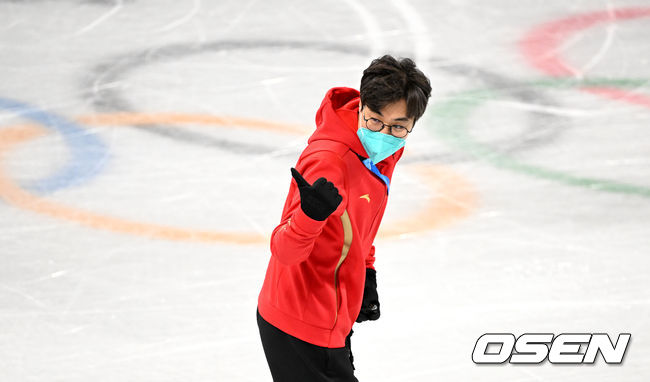 중국 쇼트트랙 대표팀 김선태 감독이 1일 오후 중국 베이징 캐피털 실내 경기장에서 훈련을 하고 있다. 2022.02.01 /jpnews@osen.co.kr