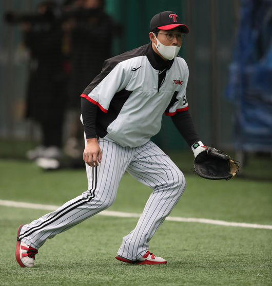 LG 채은성이 1루수 훈련을 하고 있다. / LG 트윈스 제공