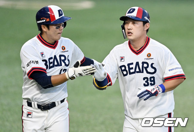 두산 허경민(좌)과 김인태 / OSEN DB