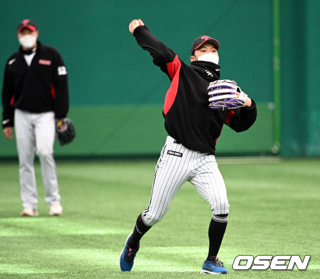 LG 트윈스가 7일 경기도 이천 LG챔피언스파크에서 2022 시즌을 앞두고 스프링캠프 훈련을 진행했다. LG 박해민이 훈련을 하고 있다. 2022.02.07 /cej@osen.co.kr