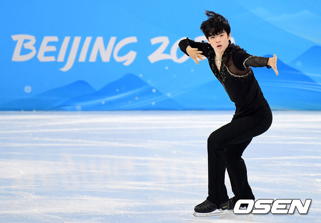 8일 중국 베이징 캐피털 인도어 스타디움에서 2022 베이징 동계올림픽 피겨 스케이팅 남자 싱글 쇼트 프로그램 경기가 열렸다.대한민국 차준환이 연기를 펼치고 있다. 2022.02.08 /jpnews@osen.co.kr