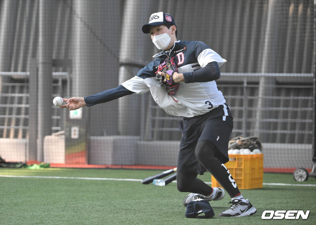 두산 안재석이 수비훈련을 하고 있다, 2022.02.08 / soul1014@osen.co.kr