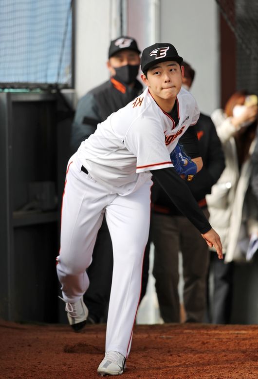한화 신인 투수 문동주가 8일 서산구장에서 불펜 피칭을 하고 있다. /한화 이글스 제공