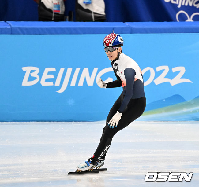 7일 중국 베이징 캐피털 인도어 스타디움에서 2022 베이징 동계올림픽 남자 쇼트트랙 1000ｍ 준결승 경기가 열렸다.대한민국 이준서가 결승선을 2위로 통과하며 환호하고 있다. 2022.02.07 /jpnews@osen.co.kr