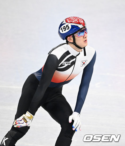 9일(한국시간) 중국 베이징 캐피털 실내경기장에서 2022 베이징 동계올림픽 쇼트트랙 남자 1500m 준준결승 경기가 열렸다.대한민국 박장혁이 3위로 결승선을 통과하고 있다. 2022.02.09 /jpnews@osen.co.kr