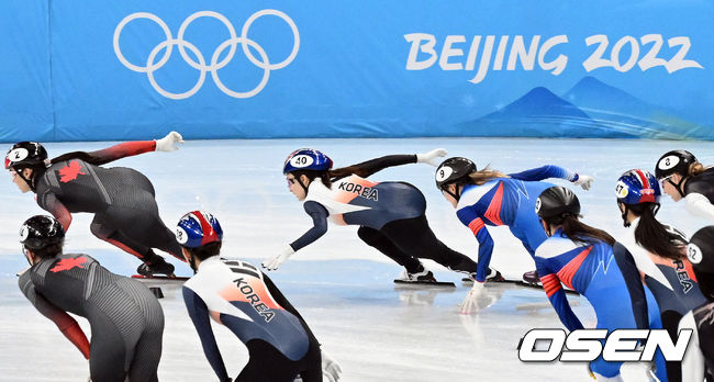 대한민국 대표팀이 9일(한국시간) 중국 베이징 캐피털 실내경기장에서 열린 2022 베이징 동계올림픽 쇼트트랙 여자 3000m 계주 준결승 경기에서 2위로 결승선을 통과하며 결승 진출에 성공했다.대한민국 쇼트트랙 최민정이 역주하고 있다. 2022.02.09 /jpnews@osen.co.kr