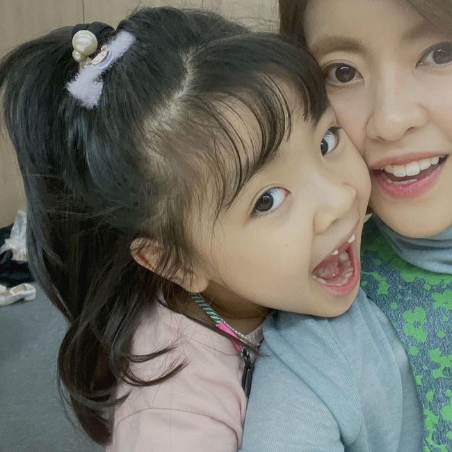 이윤지 첫째 딸, 치과의사 아빠 안닮고 엄마 닮은 이유 알고 봤더니..