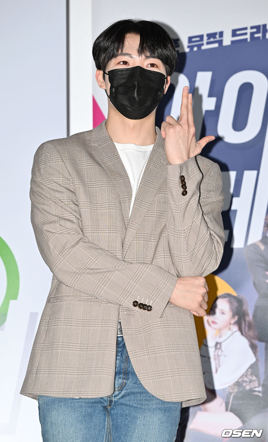 10일 오전 서울 한강로 CGV 용산아이파크몰에서 영화 '아이돌레시피' 언론배급 시사회가 열렸다. 시사회를 마치고 가수 겸 배우 유호연이 포토타임을 갖고 있다. 2022.02.10 / rumi@osen.co.kr