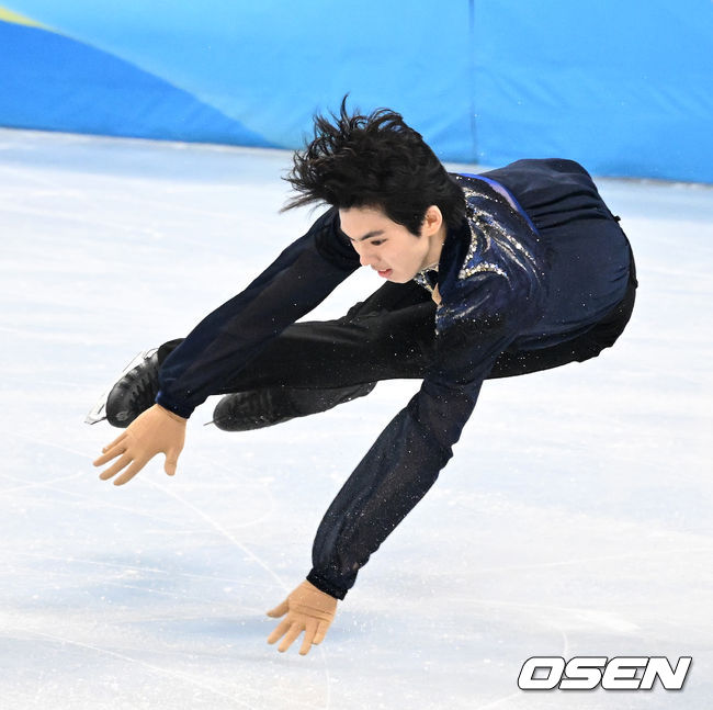 10일(한국시간) 중국 베이징 캐피털 실내 경기장에서 2022 베이징 동계올림픽 피겨 스케이팅 남자 싱글 프리 경기가 열렸다.대한민국 차준환이 프리 연기 중 넘어지고 있다. 2022.02.10 /jpnews@osen.co.kr