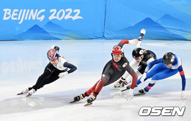 대한민국 최민정이 결승선을 앞두고 질주를 하고 있다. 2022.02.09 /jpnews@osen.co.kr