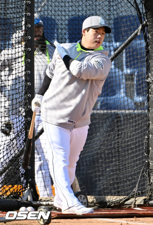 KT 강백호가 타격훈련을 하고 있다. 2022.02.05 /rumi@osen.co.kr