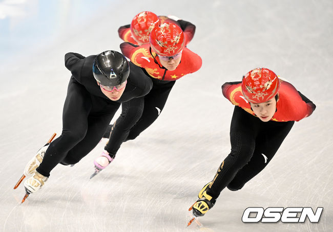 중국 쇼트트랙 대표팀 빅토르 안(안현수) 코치가 1일 오후 중국 베이징 캐피털 실내 경기장에서 훈련을 하고 있다. 2022.02.01 /jpnews@osen.co.kr