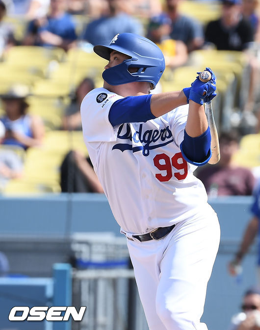 LA 다저스 시절 류현진이 홈런을 치고 있다. 2019.09.23 /OSEN DB