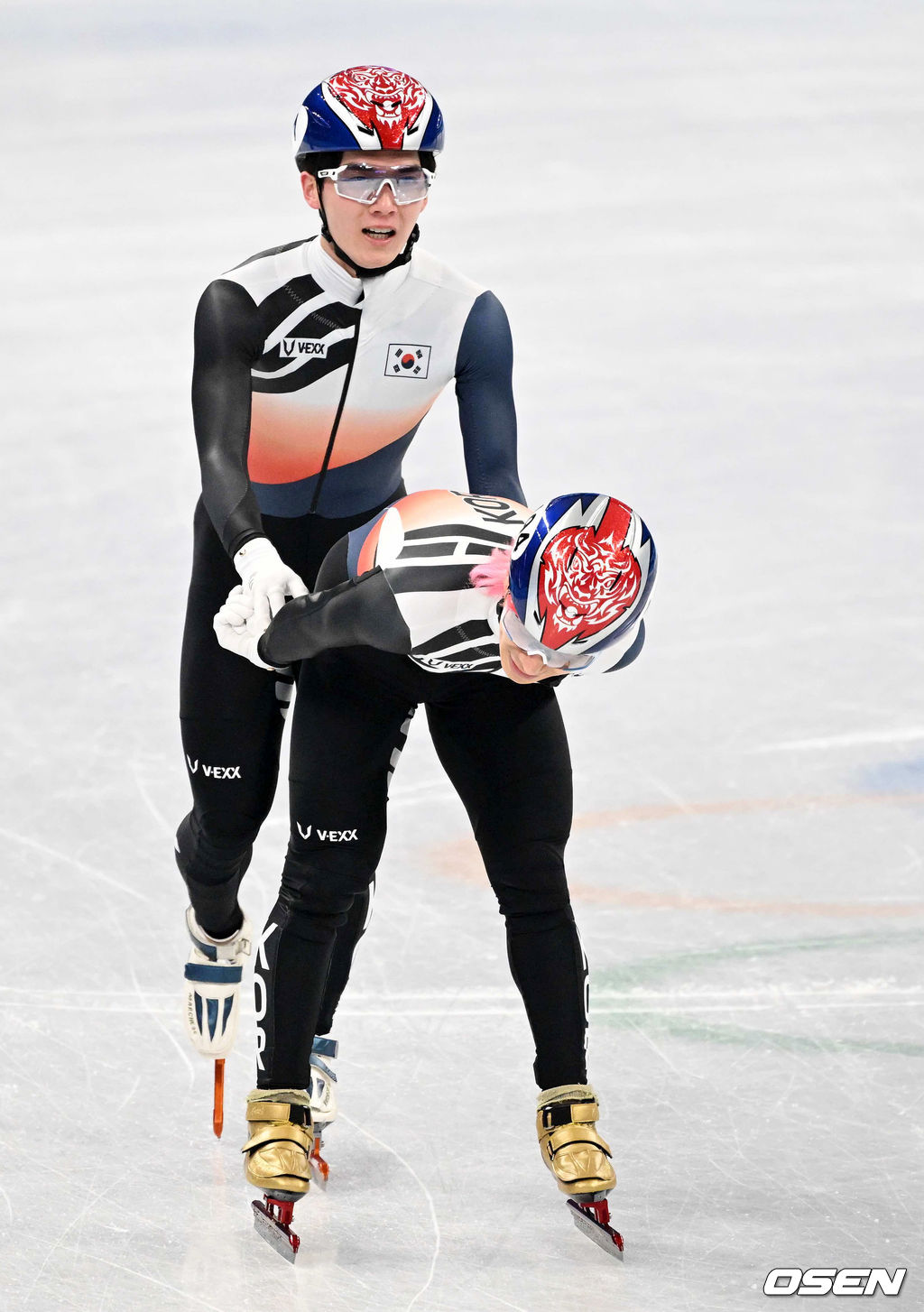 기뻐하는 곽윤기, 김동욱. 2022.02.11 /jpnews@osen.co.kr