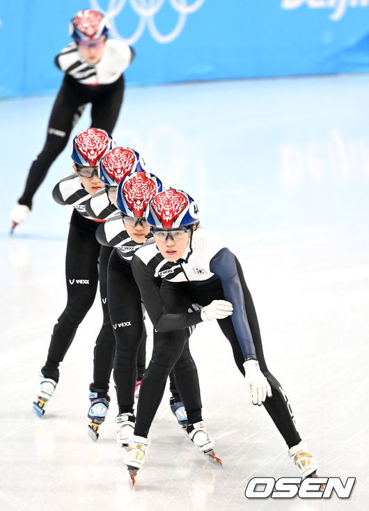 쇼트트랙 김아랑(맨 앞)을 비롯한 선수들이 훈련하고 있다. 2022.02.06 /jpnews@osen.co.kr