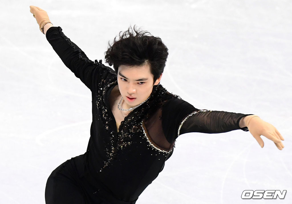8일 중국 베이징 캐피털 인도어 스타디움에서 2022 베이징 동계올림픽 피겨 스케이팅 남자 싱글 쇼트 프로그램 경기가 열렸다. 대한민국 차준환이 연기를 펼치고 있다. 2022.02.08 /jpnews@osen.co.kr