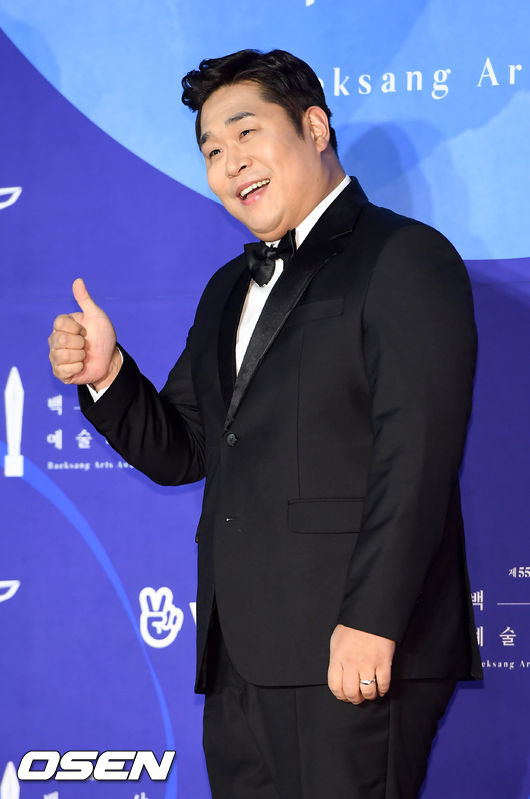개그맨 문세윤이 레드카펫을 밟고 있다. /rumi@osen.co.kr