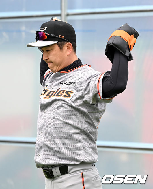 한화 정우람이 웨이트 훈련을 하고 있다. 2022.02.14 /