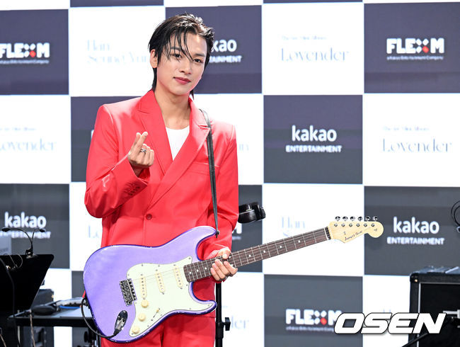 15일 오후 마포구 구름아래소극장에서 한승윤 첫 미니앨범 'Lovender' 미디어 쇼케이스가 열렸다.가수 한승윤이 포즈를 취하고 있다. 2022.02.15 /cej@osen.co.kr