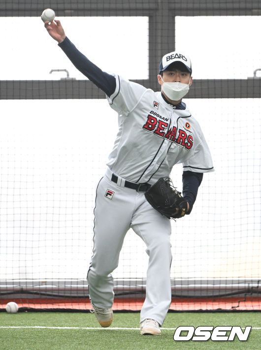 14일 경기도 이천베어스파크에서 두산 베어스 2022 시즌 스프링캠프가 진행됐다.두산 이형범이 훈련을 하고 있다. 2022.02.14 / rumi@osen.co.kr