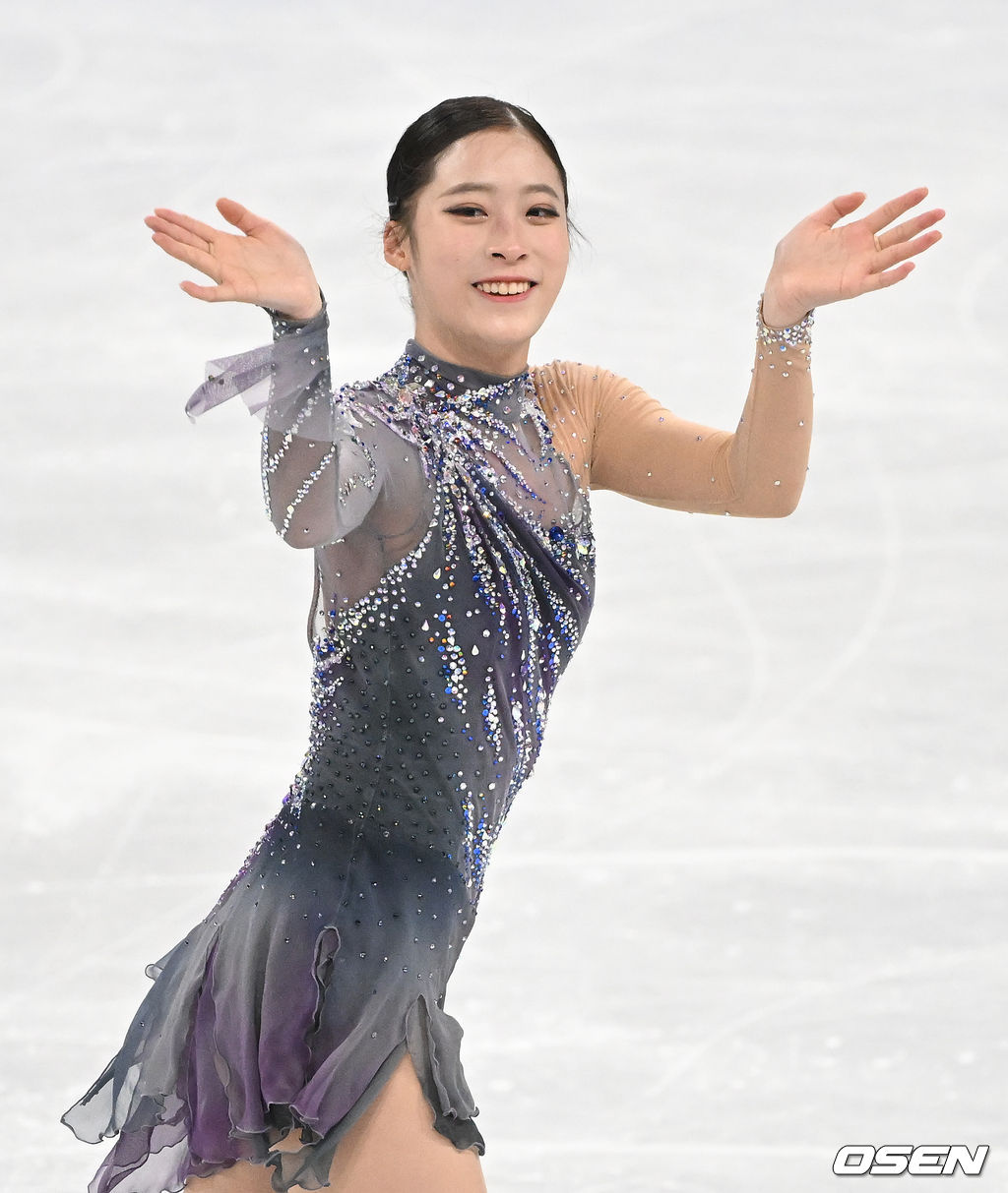 대한민국 유영이 15일(한국시간) 중국 베이징 캐피털 실내 경기장에서 열린 2022 베이징 동계올림픽 피겨 스케이팅 여자 싱글 쇼트 프로그램에서 연기를 마치고 인사를 하고 있다. 2022.02.15 /jpnews@osen.co.kr