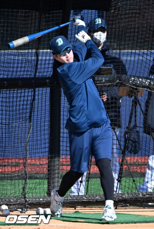 NC 박건우가 타격연습을 하고 있다. 2022.02.06 /rumi@osen.co.kr