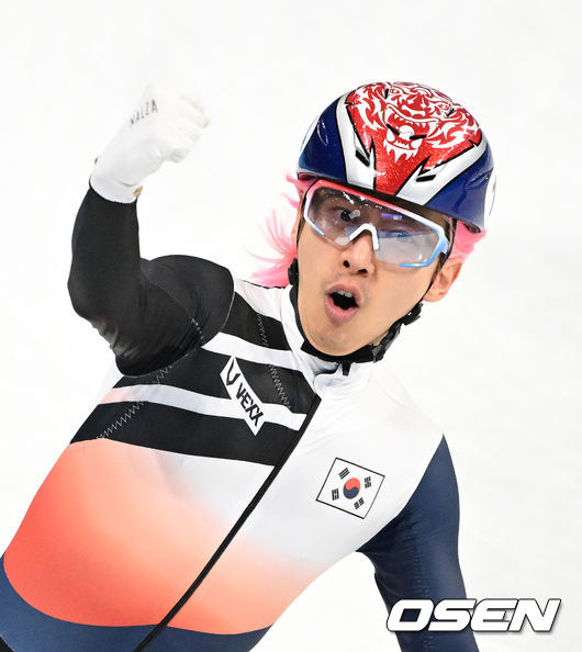 11일(한국시간) 중국 베이징 캐피털 실내경기장에서 2022 베이징 동계올림픽 쇼트트랙 쇼트트랙 남자 5000m 계주 준결승 경기가 열렸다.조 1위로 결승선을 통과한 대한민국 곽윤기가 환호하고 있다. 2022.02.11 /jpnews@osen.co.kr