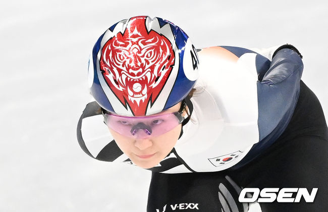 16일(한국시간) 중국 베이징 캐피털 실내경기장에서 2022 베이징 동계올림픽 쇼트트랙 여자 1500m 준준결승 경기가 열릴 예정이다.경기에 앞서 대한민국 최민정이 훈련을 하고 있다. 2022.02.16 /jpnews@osen.co.kr