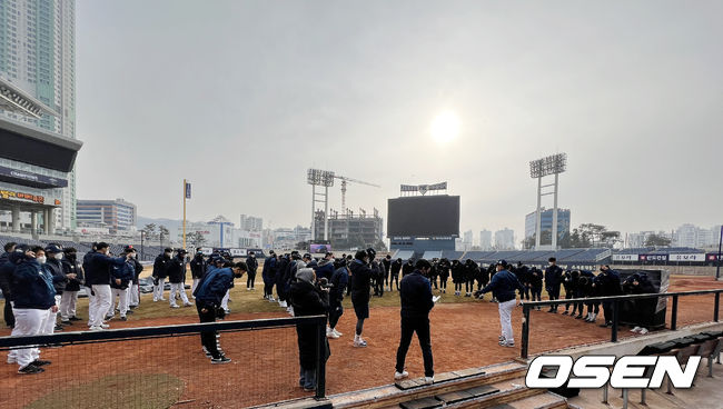 훈련 전 NC 선수단이 미팅을 갖고 있다. 2022.02.02 /rumi@osen.co.kr