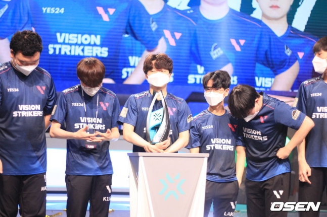 지난 대회서 우승을 차지한 비전 스트라이커즈(현 디알엑스).