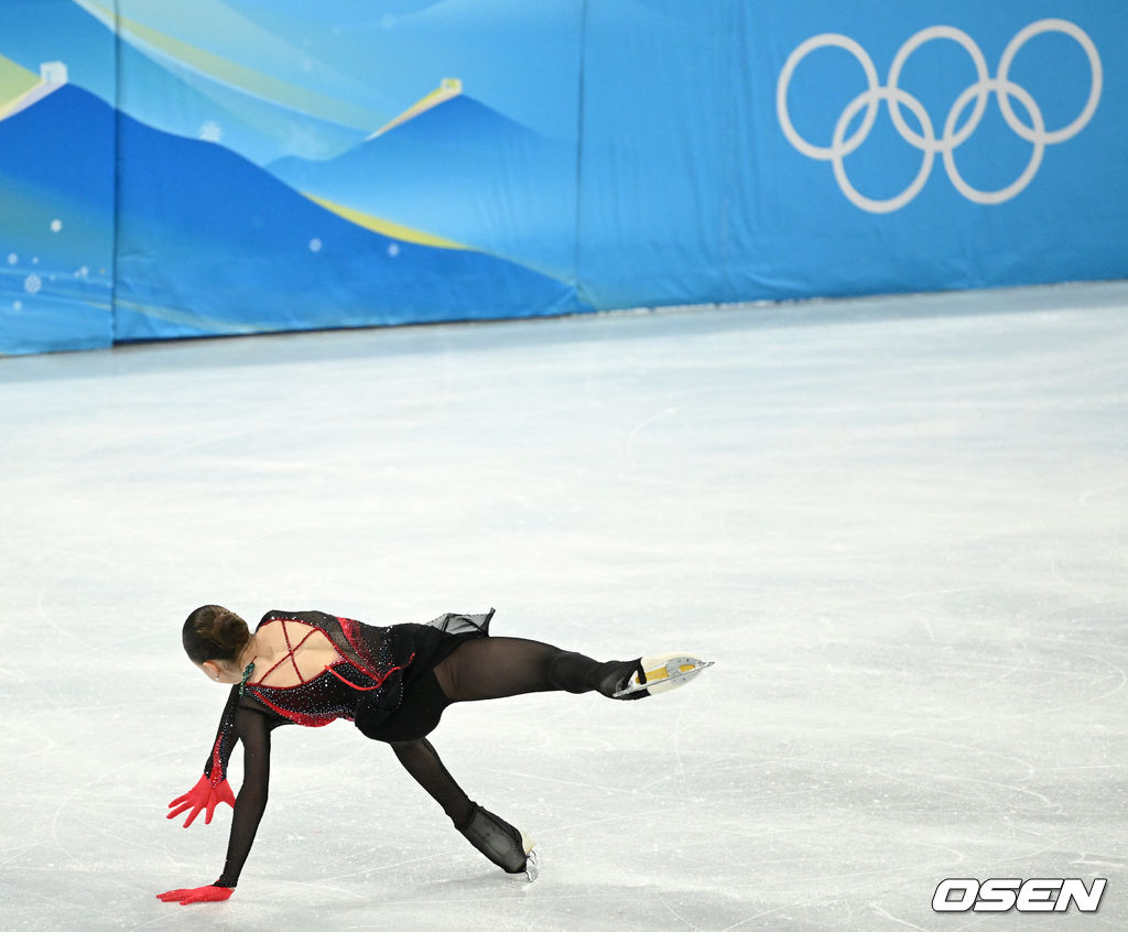 ROC 카밀라 발리예바가 프리 연기 중 넘어지고 있다. 2022.02.17 / jpnews@osen.co.kr