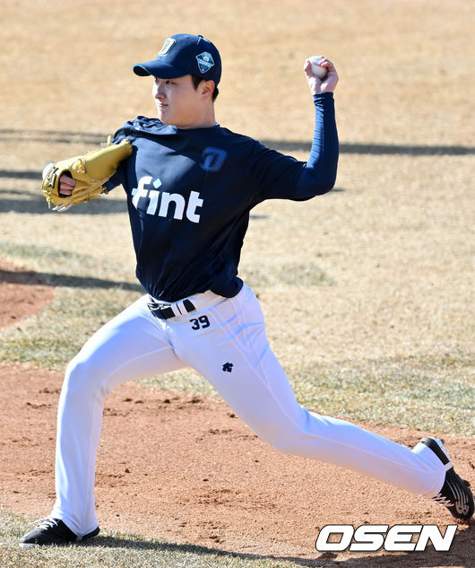 NC 하준영이 수비훈련을 하고 있다. 2022.02.06 /rumi@osen.co.kr