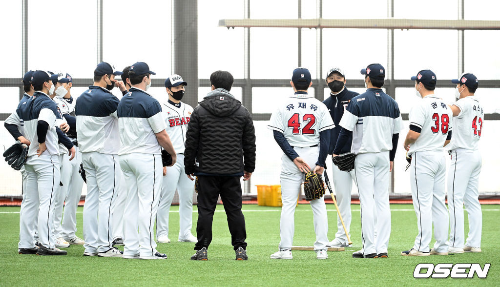 스프링캠프에서 훈련 진행중인 두산 선수들. /OSEN DB