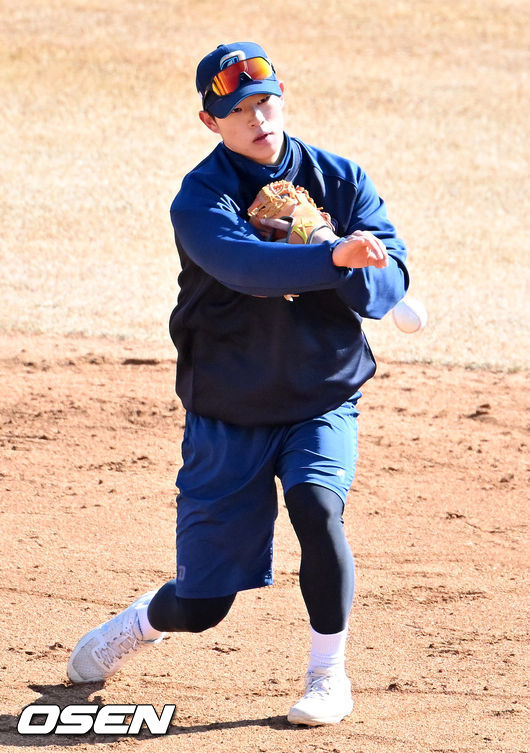 NC 김한별이 수비훈련을 하고 있다. 2022.02.06 /rumi@osen.co.kr