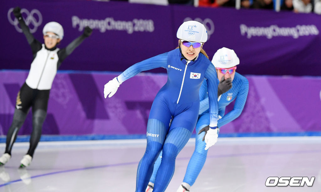 한국 김보름이 2위로 레이스를 마치고 있다. /rumi@osen.co.kr