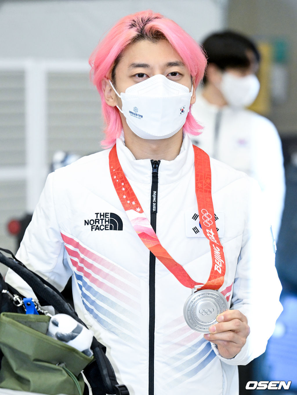 베이징올림픽 쇼트트랙 대표팀 곽윤기가 취재진을 향해 포즈를 취하고 있다. 2022.02.18 /ksl0919@osen.co.kr