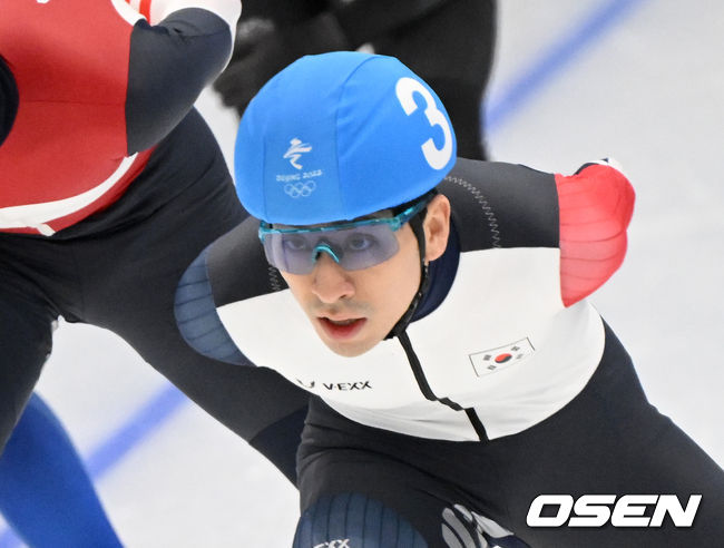 19일 중국 베이징 국립 스피드 스케이팅 경기장에서 2022 베이징 동계올림픽 스피드 스케이팅 남자 매스스타트 준결승 경기가 열렸다.대한민국 이승훈이 역주하고 있다. 2022.02.19 /jpnews@osen.co.kr