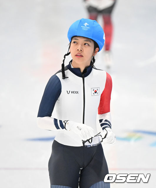 19일 중국 베이징 국립 스피드 스케이팅 경기장에서 2022 베이징 동계올림픽 스피드 스케이팅 여자 매스스타트 준결승 경기가 열렸다.대한민국 김보름이 결승 진출을 확정짓고 기록을 확인하고 있다. 2022.02.19 /jpnews@osen.co.kr