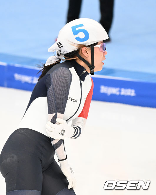 19일 중국 베이징 국립 스피드 스케이팅 경기장에서 2022 베이징 동계올림픽 스피드 스케이팅 남자 매스스타트 준결승 경기가 열렸다.레이스 중 대한민국 박지우가 결승선을 통과하고 있다. 2022.02.19 /jpnews@osen.co.kr