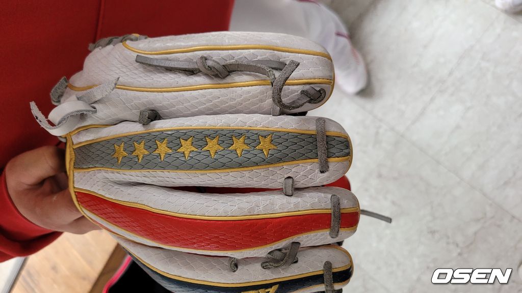 SSG 랜더스 내야수최정의 글러브. /knightjisu@osen.co.kr