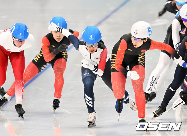 19일 중국 베이징 국립 스피드 스케이팅 경기장에서 2022 베이징 동계올림픽 스피드 스케이팅 여자 매스스타트 결승 경기가 열렸다.대한민국 김보름이 역주하고 있다. 2022.02.19 /jpnews@osen.co.kr