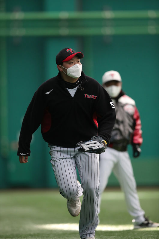 LG 이재원의 수비 훈련 모습. /LG 트윈스 제공