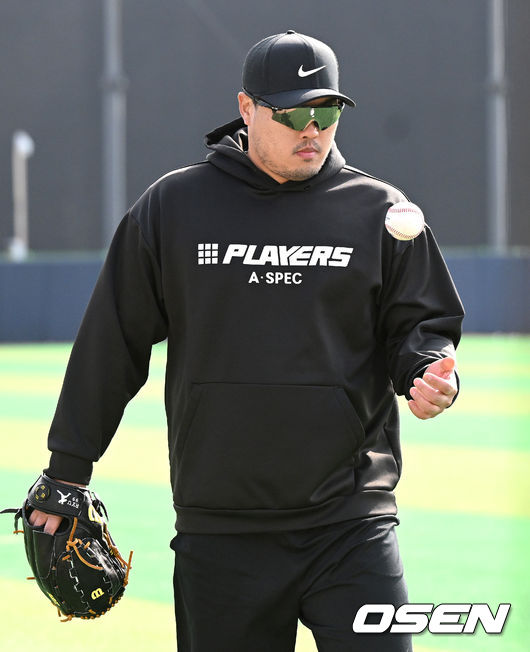 토론토 류현진이 캐치볼을 마치고 불펜 피칭장으로 향하고 있다. 2022.02.14 / dreamer@osen.co.kr