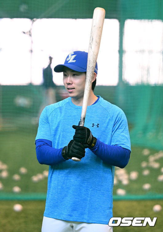 3일 오전 경북 경산시 삼성 라이온즈 볼파크에서 삼성 라이온즈의 스프링캠프가 진행됐다.삼성 김성윤이 타격 훈련을 하고 있다. 2022.02.03 /ksl0919@osen.co.kr