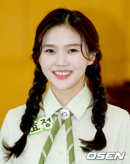 오마이걸 효정이 미소를 짓고 있다./ksl0919@osen.co.kr